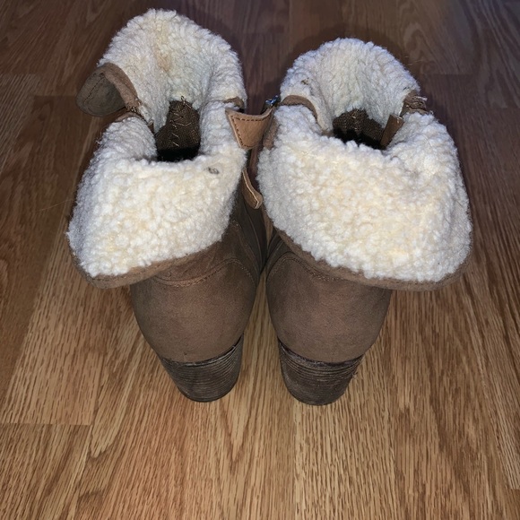 Forever 21 brown heel fur boots - Picture 3 of 8